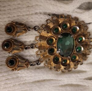 Elegant Gold and Green Pendant